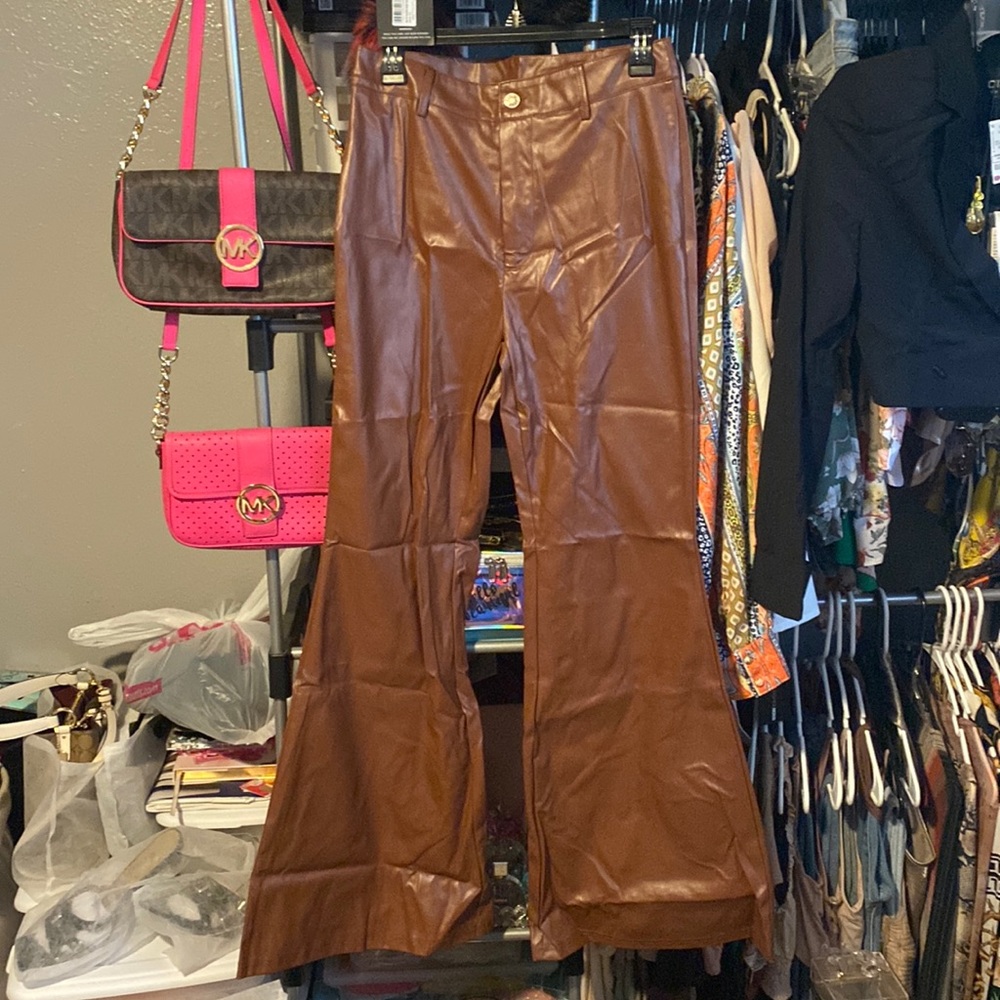 SUPER CUTE BRAND NEW .SHEIN LATHER PANTS BWOWN . PERFECT FOR FALL 🍂
